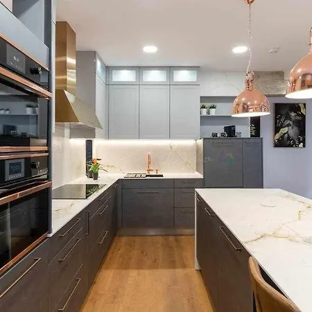 Luxe Lobo *